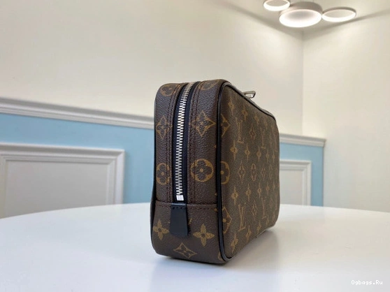 POUCH TOILETRY LOUIS GM VUITTON 0419